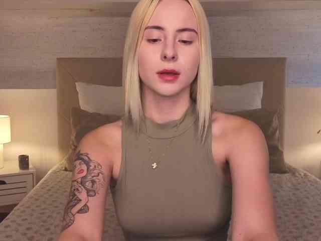 Bella-crazyy webcam