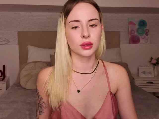 Bella-crazyy webcam