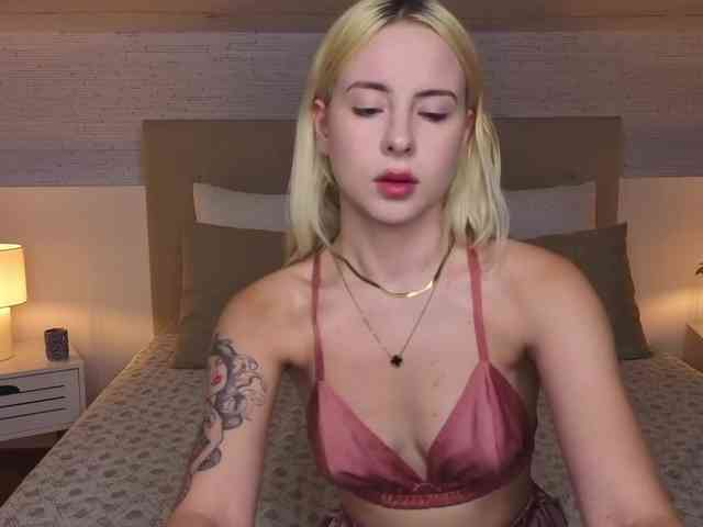 Bella-crazyy webcam