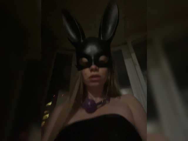 Sara102 live cam on BongaCams