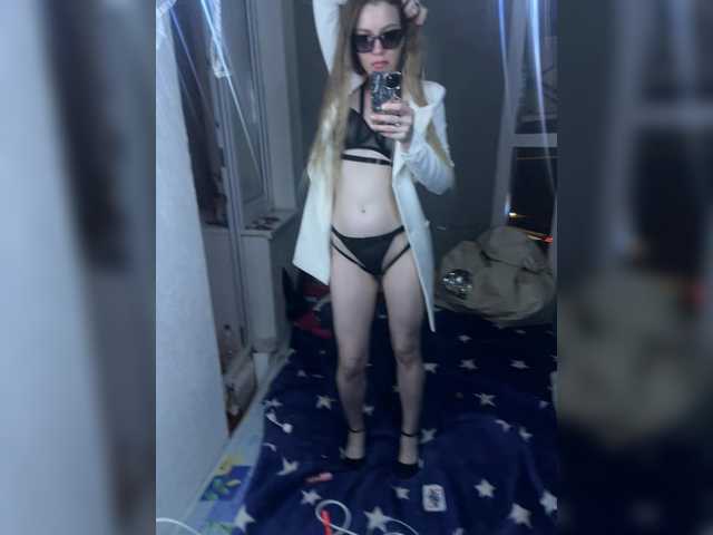 Sara102 live cam on BongaCams