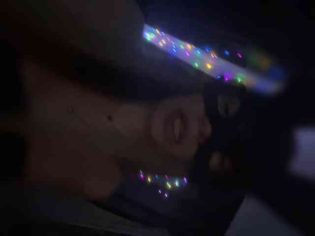 Sara102 webcam