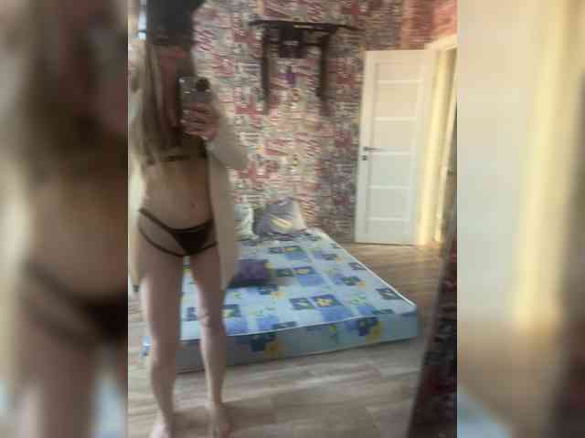 Sara102 webcam