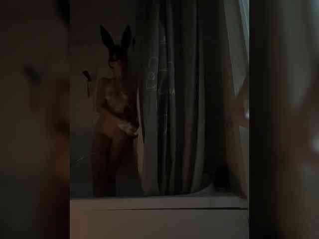 Sara102 webcam