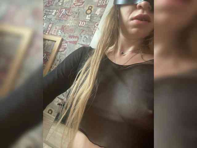 Sara102 webcam
