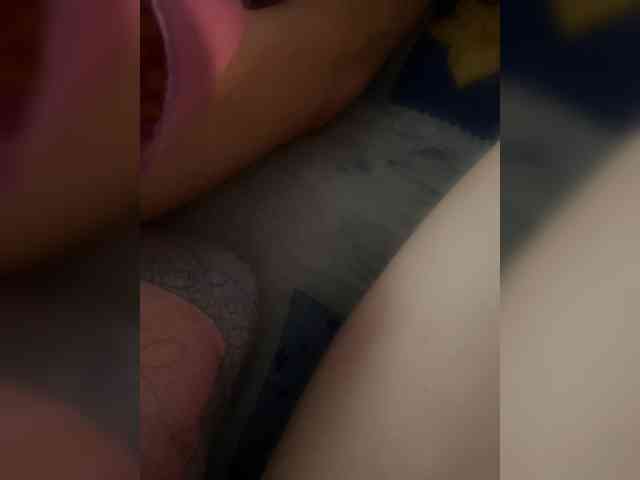 Sara102 webcam