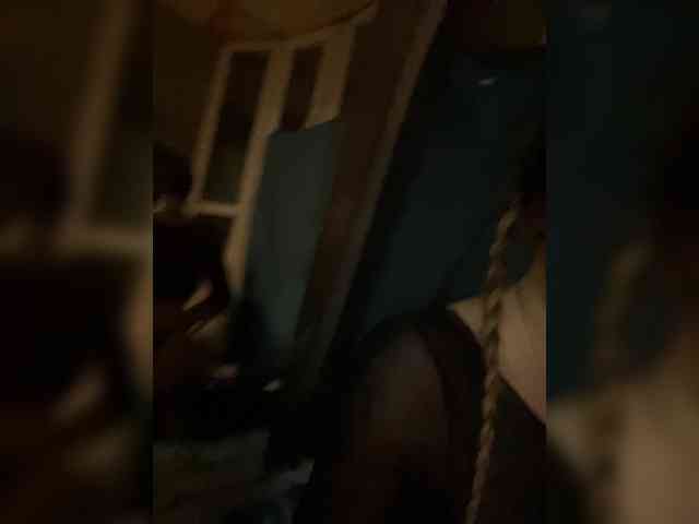 Sara102 webcam