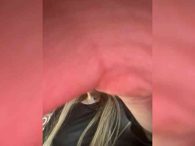 Sara102 webcam