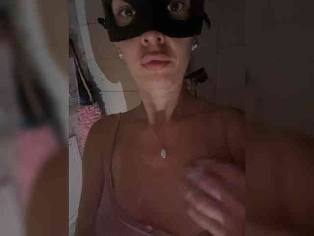 Sara102 webcam