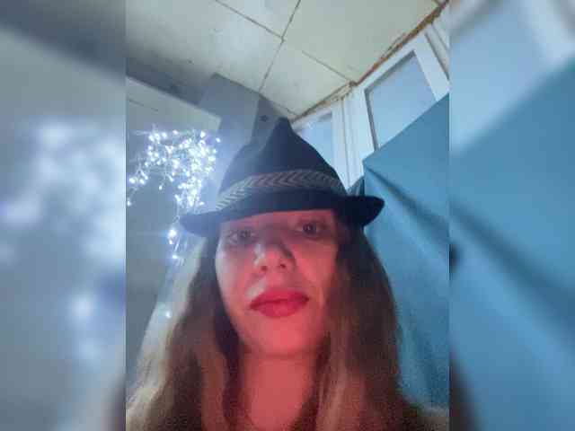 Sara102 webcam