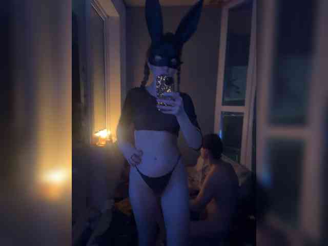 Sara102 webcam