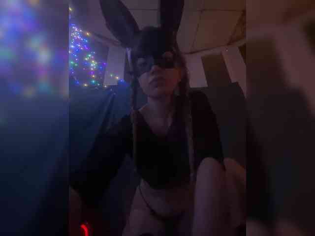 Sara102 webcam