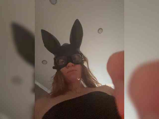 Sara102 Live Webcam on BongaCams