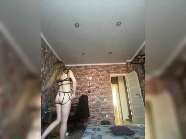 Sara102 webcam