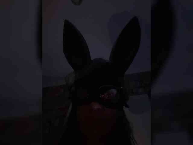 Sara102 webcam