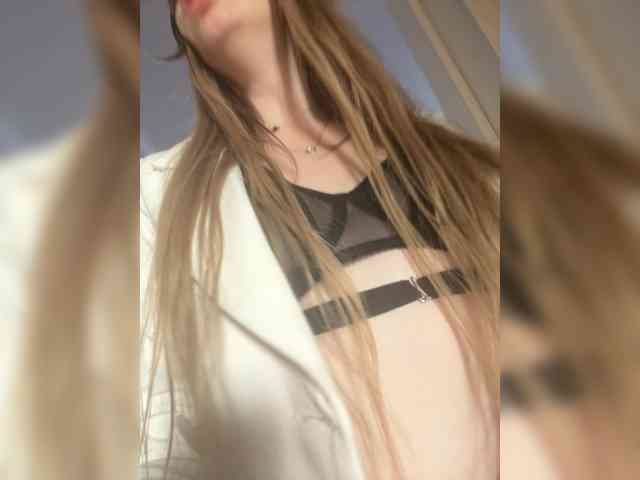 Sara102 webcam