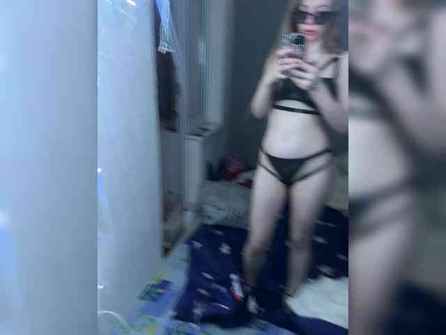 Sara102 webcam