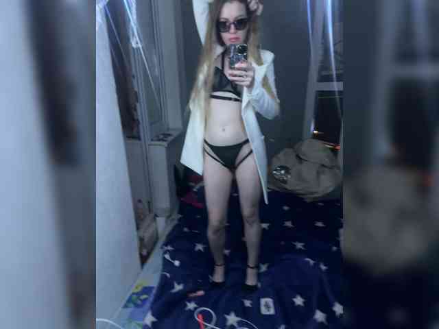 Sara102 webcam