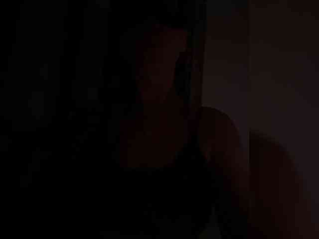 Sara102 webcam