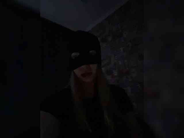 Sara102 webcam