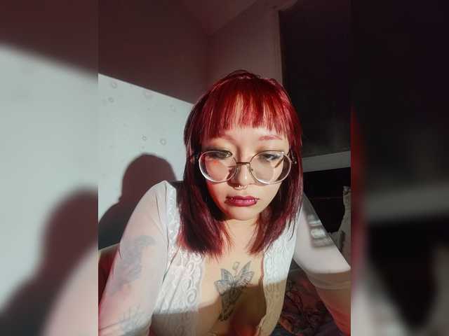 Olivia-Montreal2 live cam on BongaCams