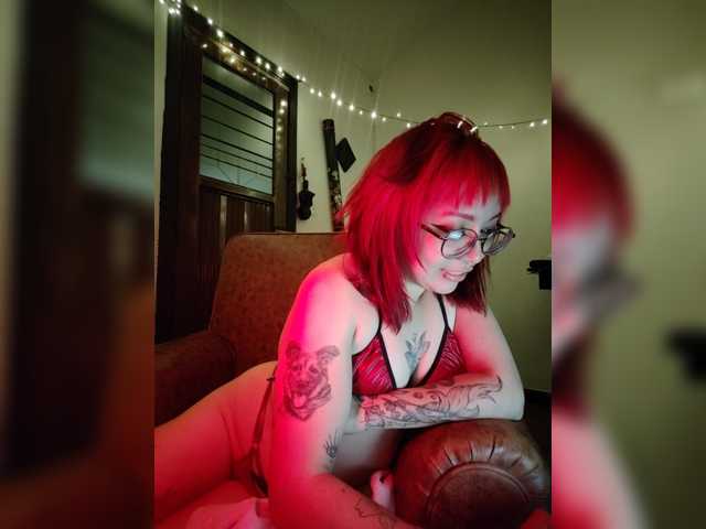 Olivia-Montreal2 live cam on BongaCams
