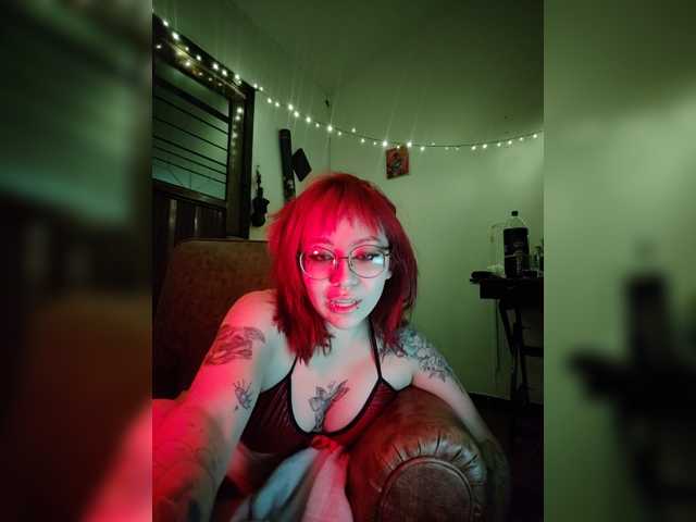 Olivia-Montreal2 live cam on BongaCams
