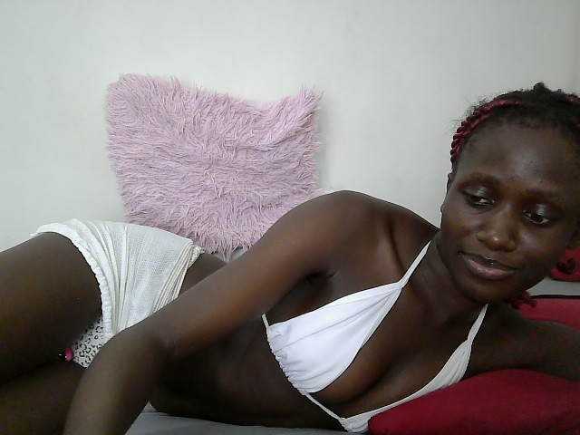cutemona live cam on BongaCams