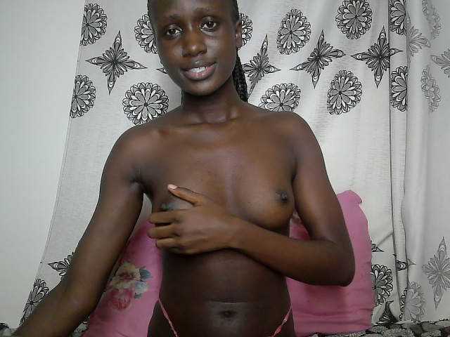cutemona live cam on BongaCams