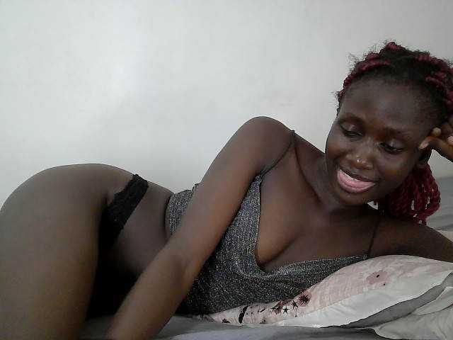 le modèle cutemona est en webcam porno dans un show sur le site bongacams, il possède les tags suivants: Ebony,Redhead,Shaved