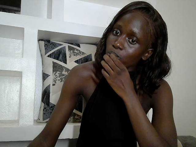 cutemona live cam on BongaCams
