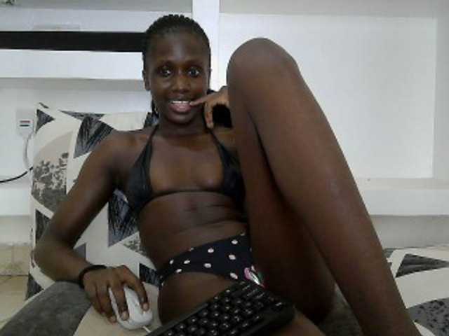 cutemona live cam on BongaCams