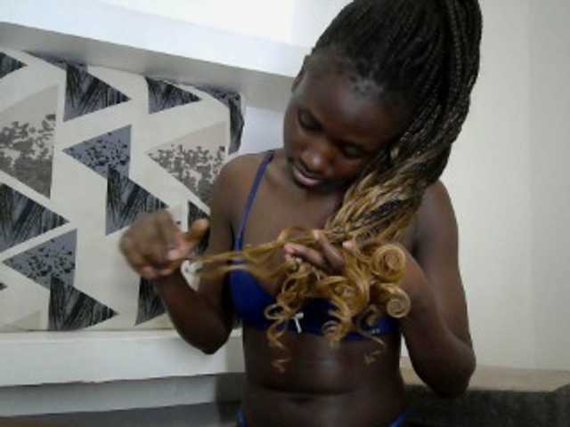 cutemona live cam on BongaCams