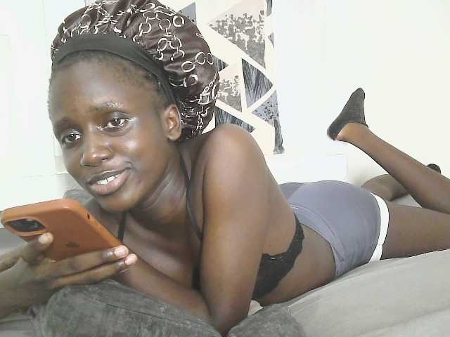 cutemona live cam on BongaCams
