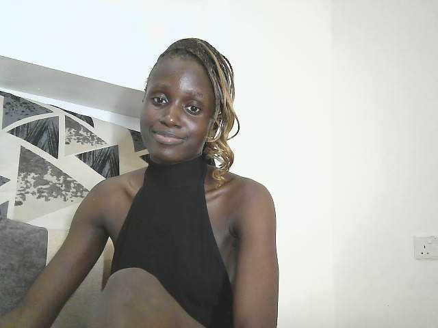 cutemona, en directo ahora en BongaCams