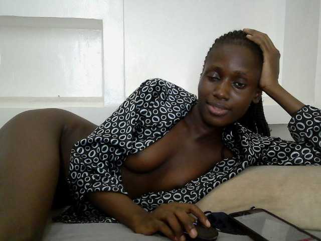 cutemona live cam on BongaCams