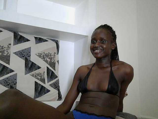 cutemona live cam on BongaCams