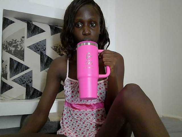cutemona live cam on BongaCams