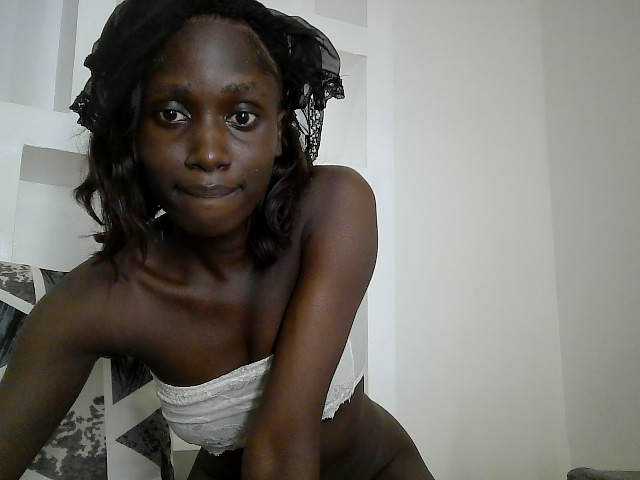 cutemona live cam on BongaCams