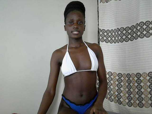 cutemona live cam on BongaCams