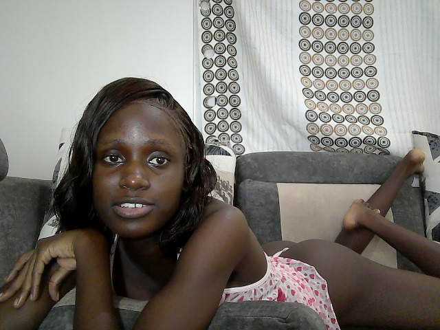 cutemona live cam on BongaCams