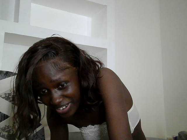 cutemona live cam on BongaCams