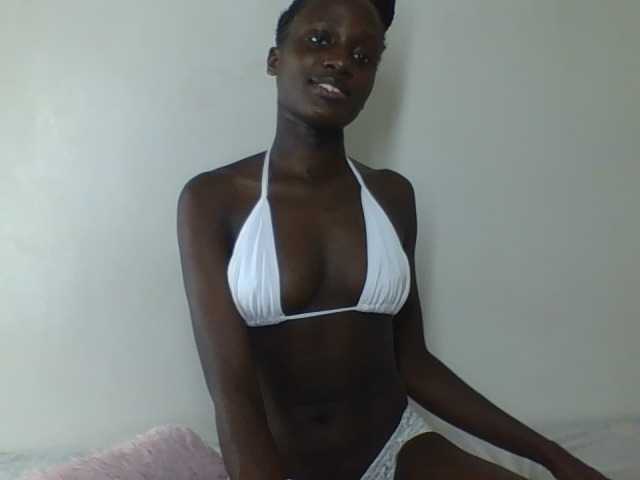 cutemona live cam on BongaCams