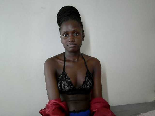 le modèle cutemona est en webcam porno dans un show sur le site bongacams, il possède les tags suivants: Ebony,Brunette,Trimmed