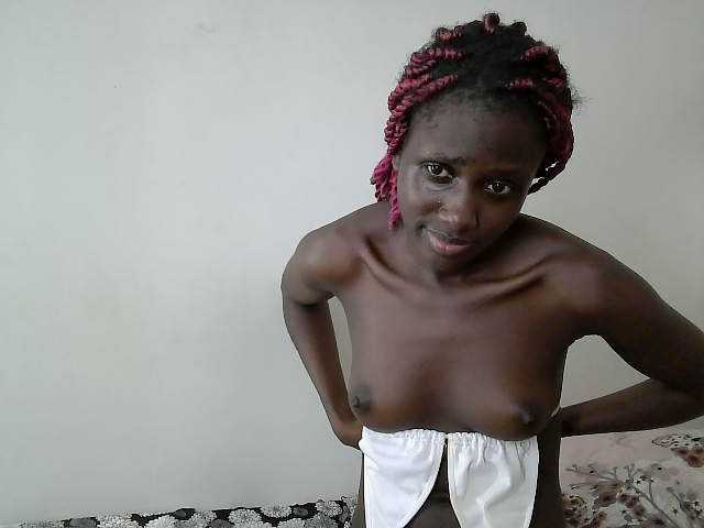 cutemona live cam on BongaCams