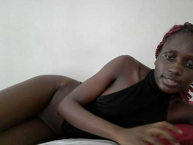 cutemona live cam on BongaCams