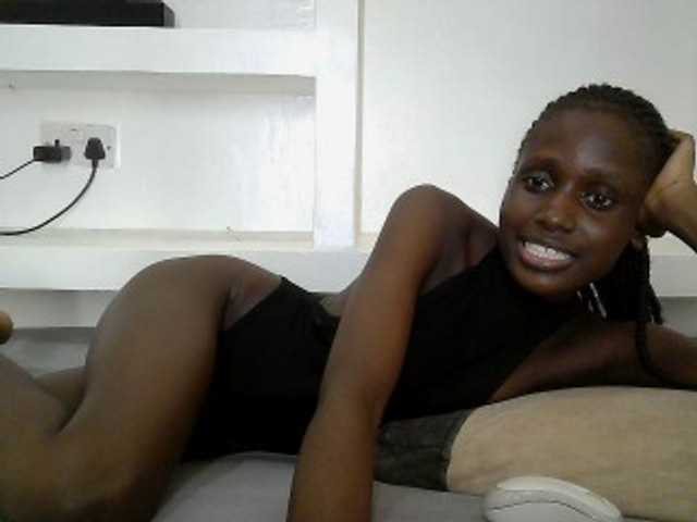 cutemona live cam on BongaCams