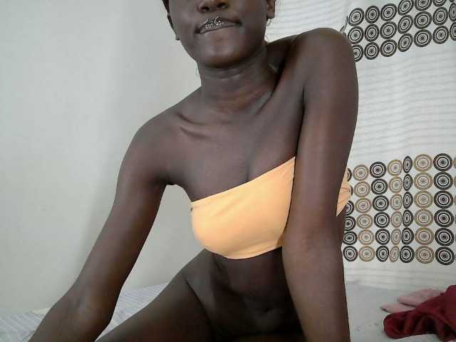 cutemona live cam on BongaCams