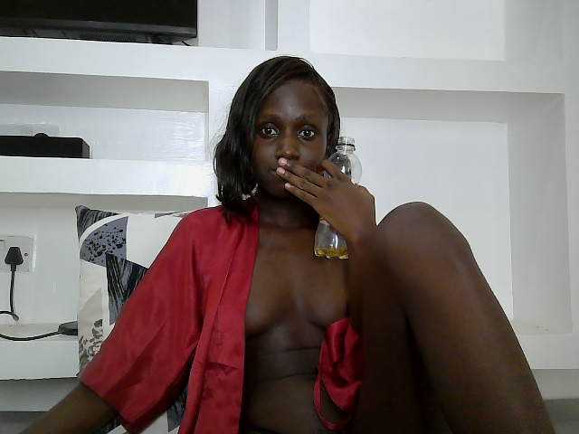 cutemona live cam on BongaCams