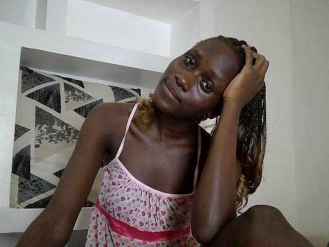 cutemona live cam on BongaCams